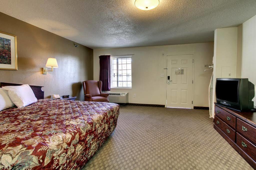 Intown Suites Extended Stay Greensboro Nc - Lanada Εξωτερικό φωτογραφία