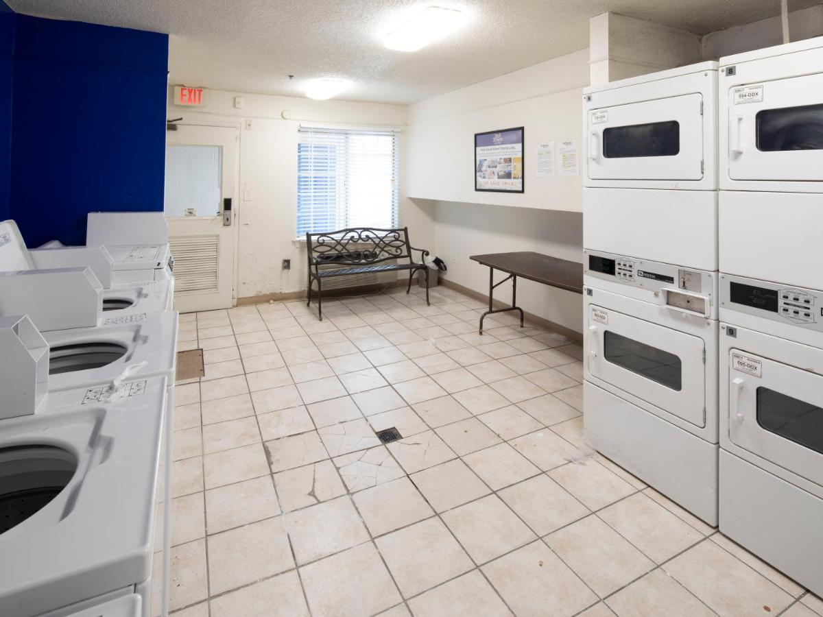 Intown Suites Extended Stay Greensboro Nc - Lanada Εξωτερικό φωτογραφία