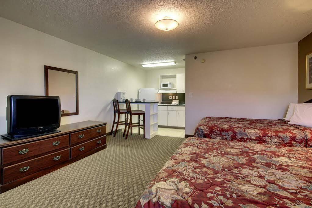 Intown Suites Extended Stay Greensboro Nc - Lanada Εξωτερικό φωτογραφία